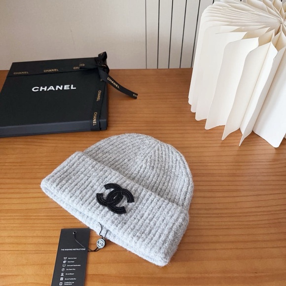 CHANEL Light Gray Ribbed Beanie - Picture 7 of 8
